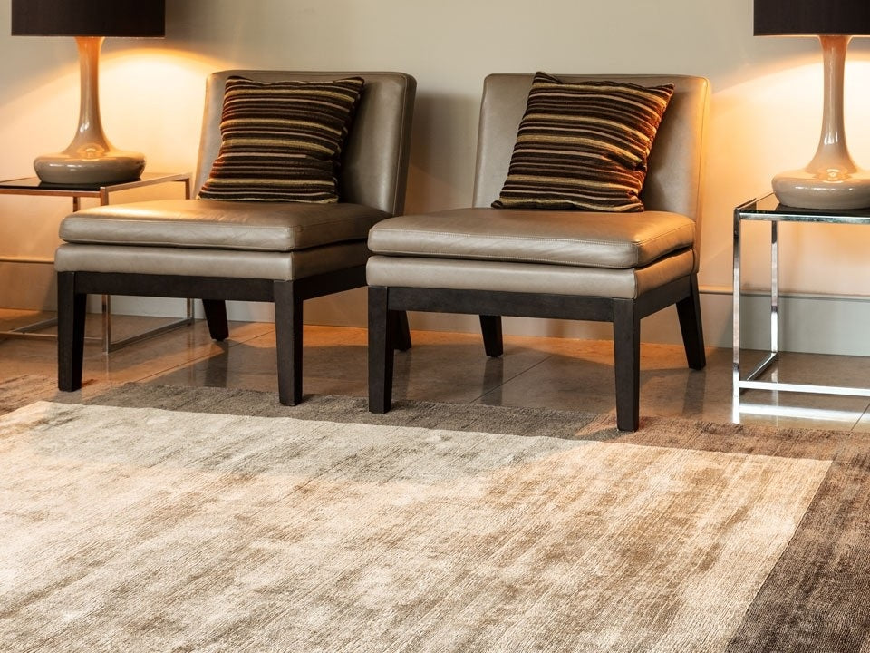 Tapis fait main uni à bordures LAME - Novatrend
