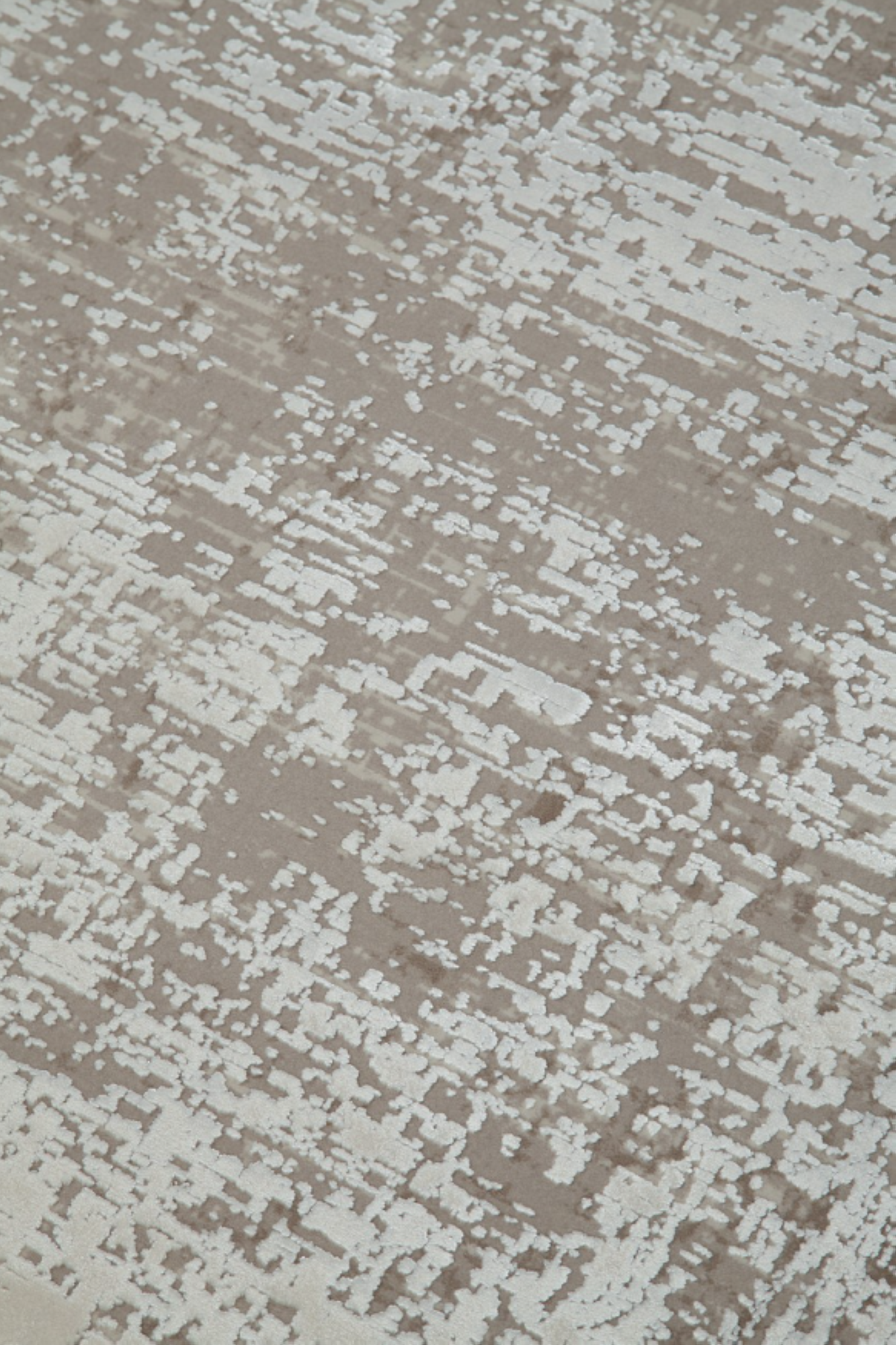 Modern living room rug in viscose with embroidery 