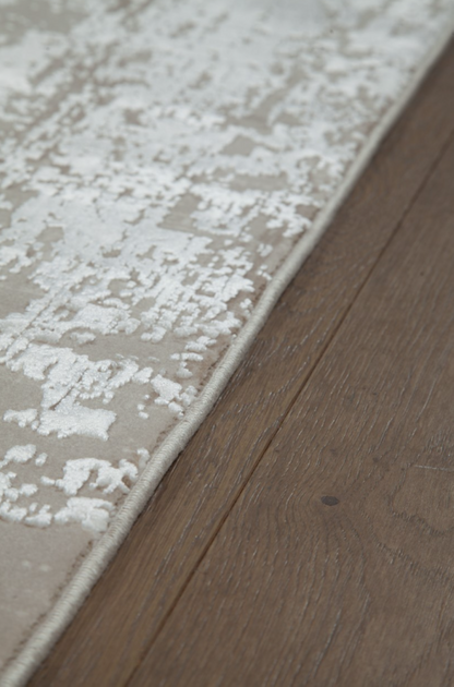 Modern living room rug in viscose with embroidery 