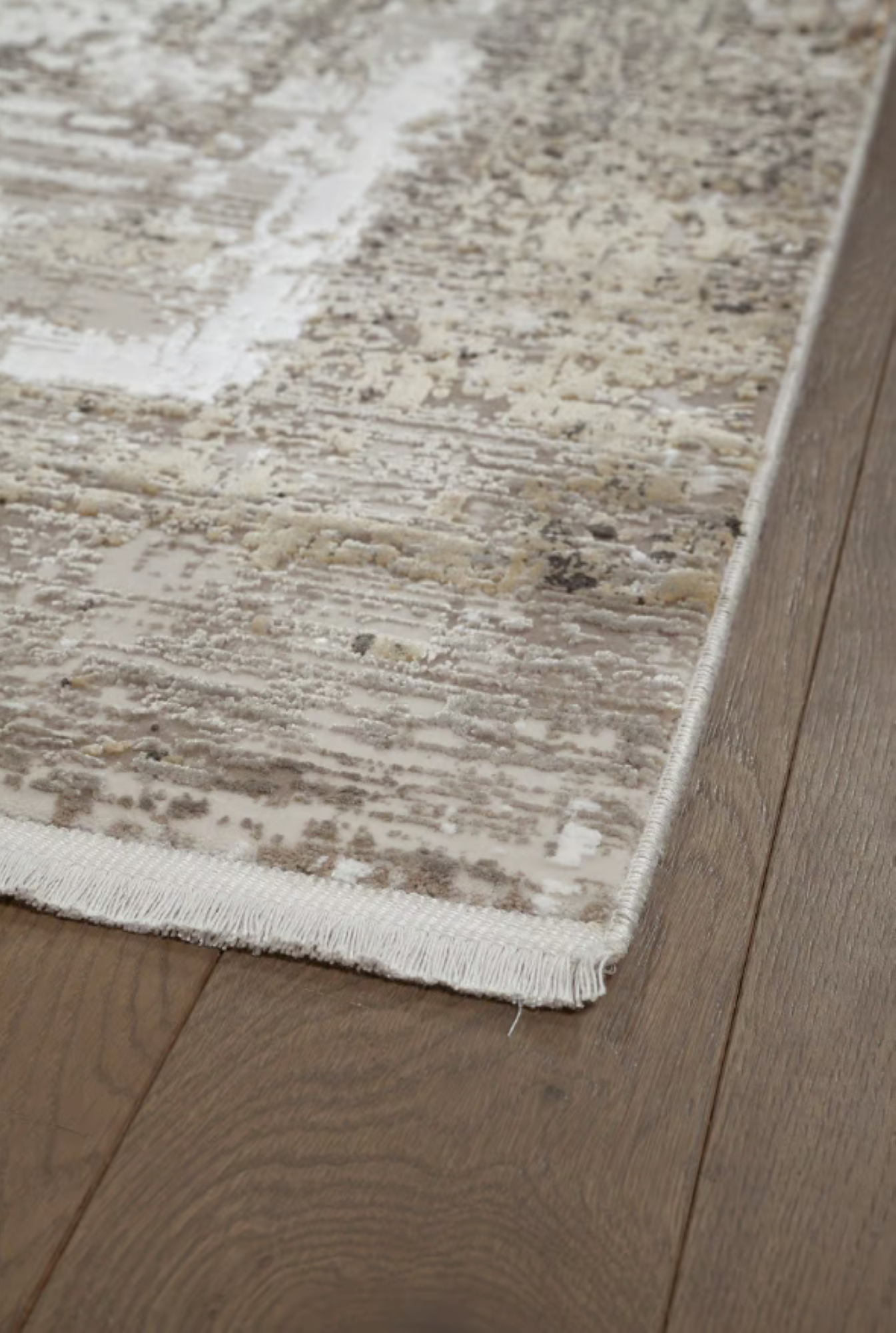 Modern living room rug in viscose with embroidery 