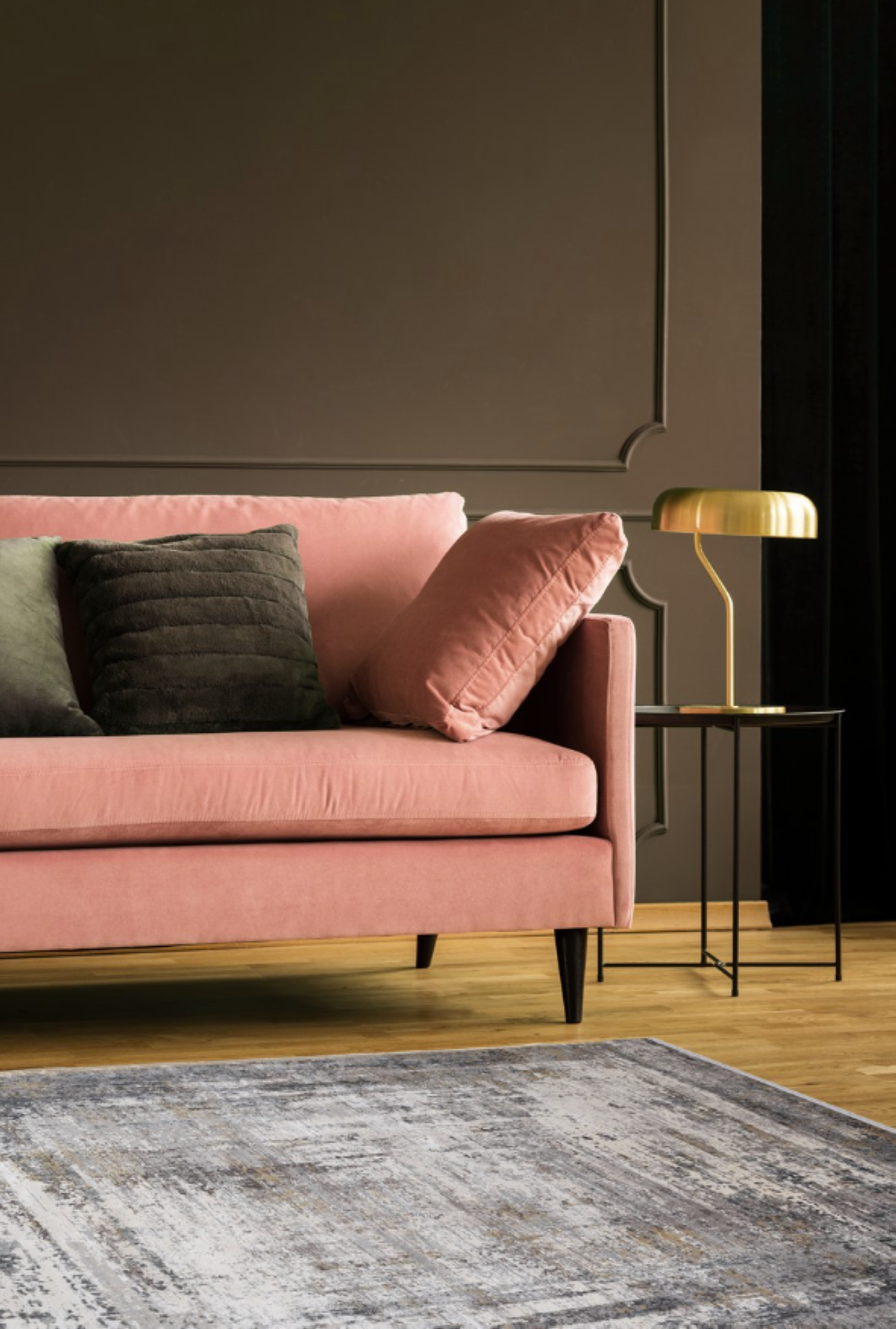 Modern living room rug in viscose with embroidery 