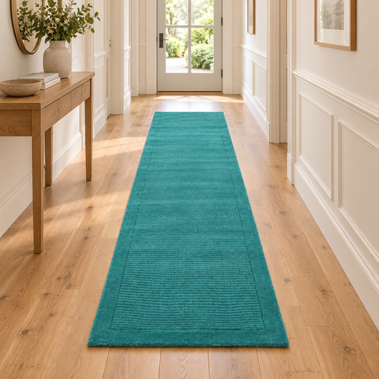 Tapis de couloir uni pure laine CANDY Turquoise entièrement visible en situation