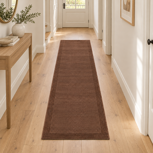 Tapis de couloir uni pure laine CANDY Marron entièrement visible en situation