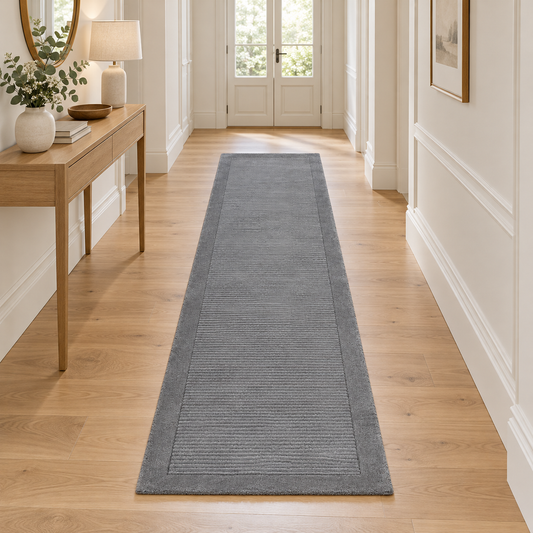Tapis de couloir uni pure laine CANDY Gris entièrement visible en situation