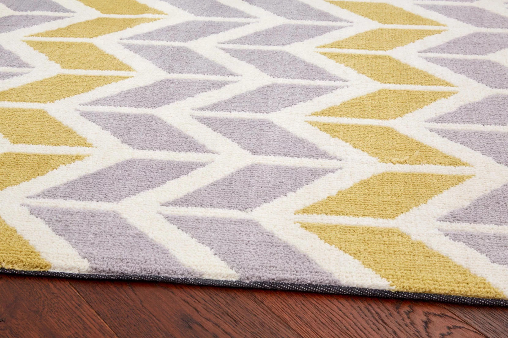 Tapis Salon Moderne Design GEOX Chevron Lemon - Novatrend 