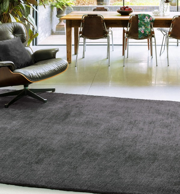 Alfombra de salón moderna negra HELIS